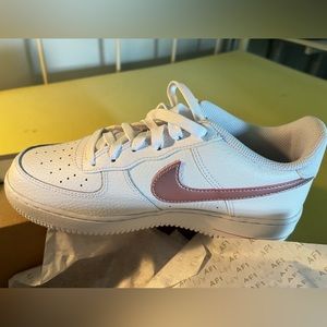 Nike Air Force1 Youth - size 6Y